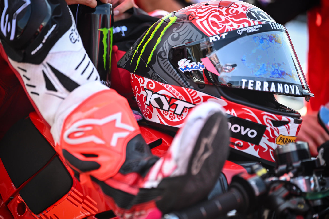 How to Clean Premium Helmets the Right Way