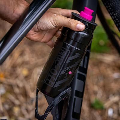 Muc-Off Black Custom Fly Water Bottle – 550ml